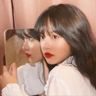 白色微笑 海报